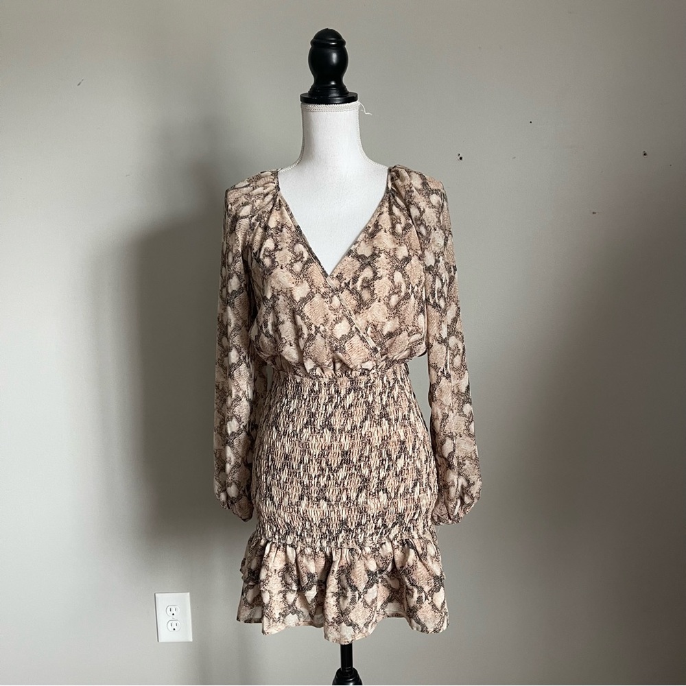 LE LIS | Snakeskin Reptile Print Smocked Long Sleeve Dress Sz S - Picture 2 of 11